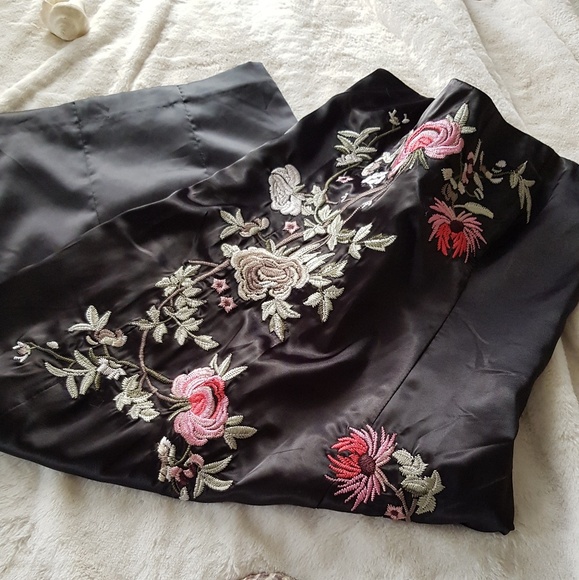 Forever 21 Strapless black midi - Picture 5 of 8